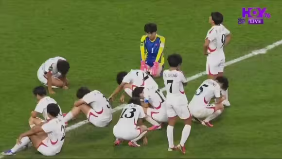 U20女足世界杯朝鲜点球惜败西班牙，球员集体坐地痛哭